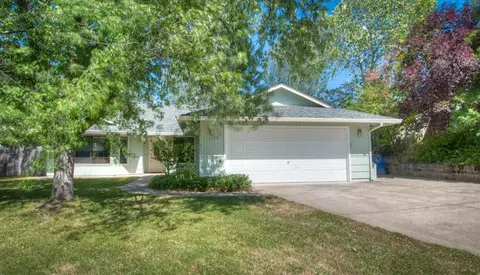 1129 Guinevere Ct, Redding, CA 96003 photo 3