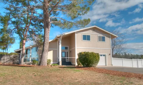 16169 Plateau Cir, Redding, CA 96001 photo 5