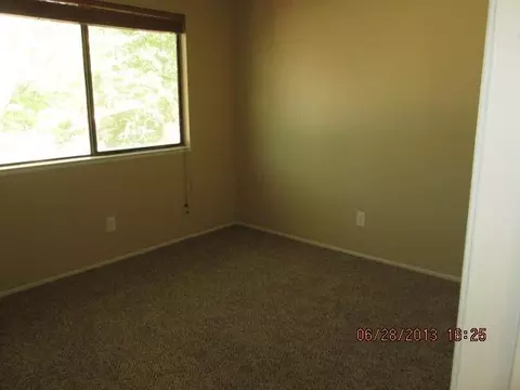3880 Pluto St, Redding, CA 96002 photo 4