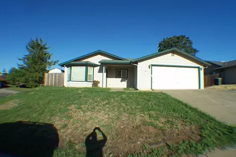 180 Danbury Dr, Redding, CA 96003 photo 1