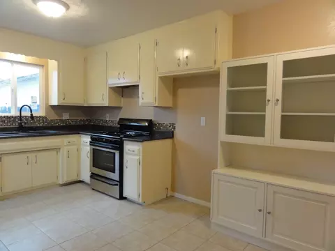 3801 Meteor St, Redding, CA 96002 photo 3