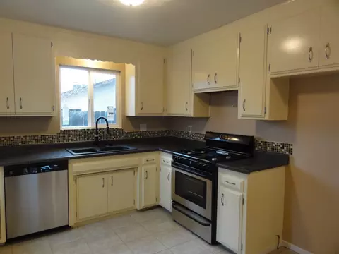 3801 Meteor St, Redding, CA 96002 photo 2