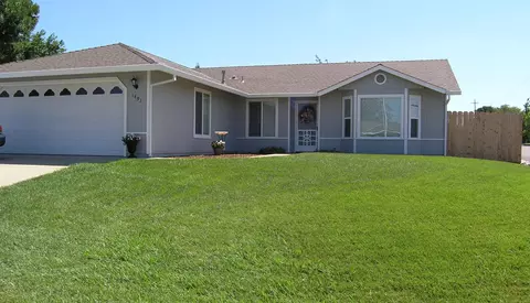 1491 Purple Way, Redding, CA 96003 photo 2
