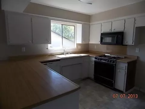 2440 Starlight Blvd, Redding, CA 96001 photo 4
