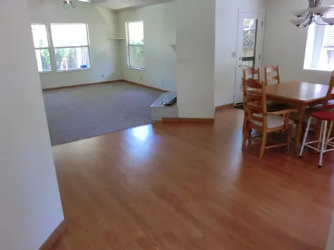 522 Martinique Cir, Redding, CA 96003 photo 2