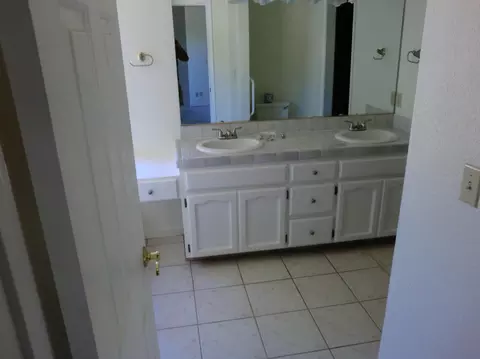 522 Martinique Cir, Redding, CA 96003 photo 4