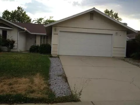 1556 Lacey Ln, Redding, CA 96003 photo 4