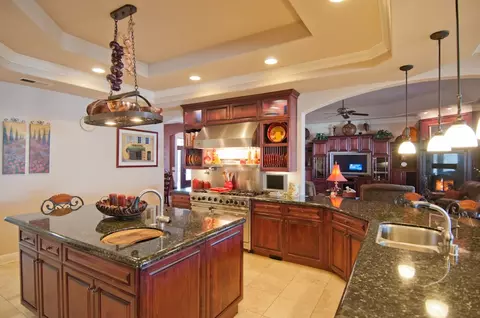 13398 Mitchellinda Dr, Redding, CA 96003 photo 3