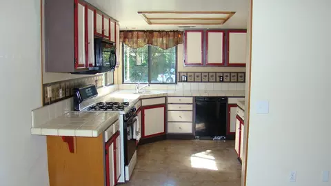 3611 Canterbury Dr, Redding, CA 96002 photo 4