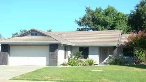 3611 Canterbury Dr, Redding, CA 96002 photo 1