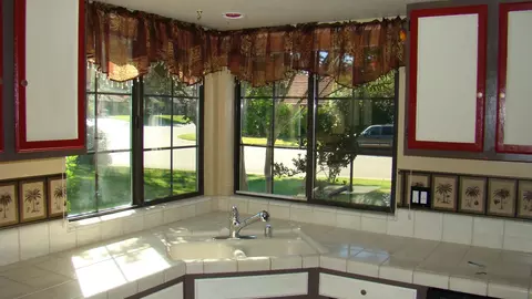 3611 Canterbury Dr, Redding, CA 96002 photo 3