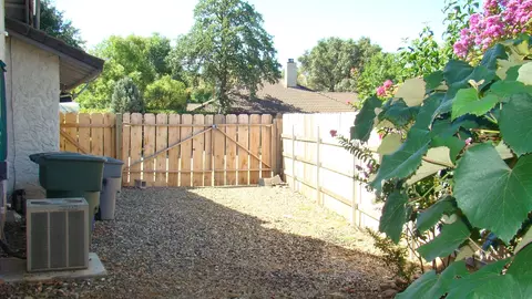 3611 Canterbury Dr, Redding, CA 96002 photo 15