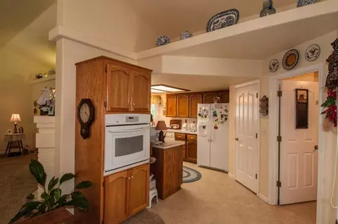 594 Martinique, Redding, CA 96003 photo 9