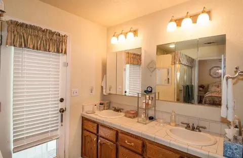 594 Martinique, Redding, CA 96003 photo 17