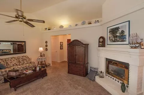 594 Martinique, Redding, CA 96003 photo 5
