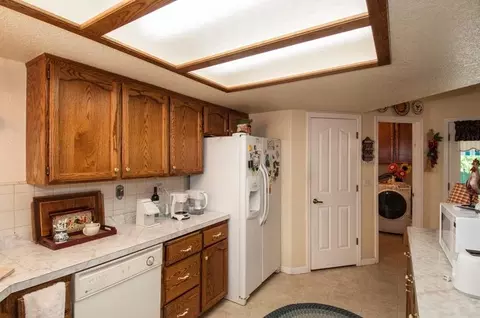 594 Martinique, Redding, CA 96003 photo 11
