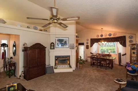594 Martinique, Redding, CA 96003 photo 4