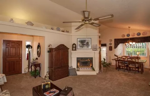594 Martinique, Redding, CA 96003 photo 6