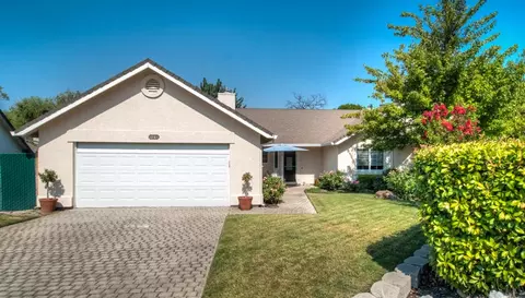 594 Martinique, Redding, CA 96003 photo 1