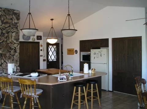9241 Omega Ln, Redding, CA 96002 photo 5