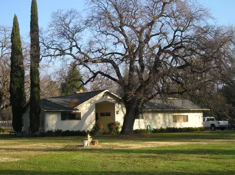 9241 Omega Ln, Redding, CA 96002 photo 2