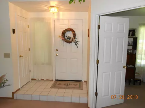 2163 Hartly Cir, Redding, CA 96003 photo 2