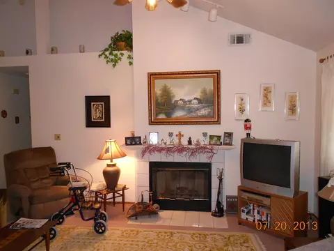 2163 Hartly Cir, Redding, CA 96003 photo 3