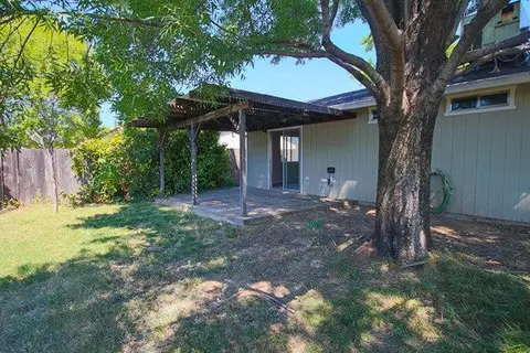 816 Springer Dr, Redding, CA 96003 photo 2