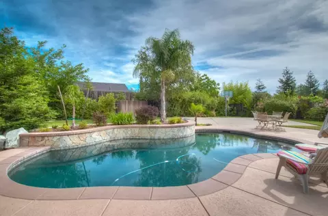 3342 Landmark Ct, Redding, CA 96001 photo 2