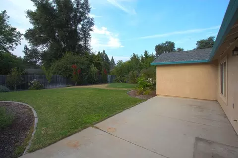 1084 Monterra Ln, Redding, CA 96002 photo 6