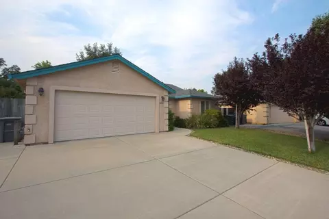 1084 Monterra Ln, Redding, CA 96002 photo 2