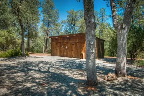 16388 Trail Dr, Redding, CA 96001 photo 11