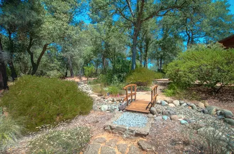 16388 Trail Dr, Redding, CA 96001 photo 4