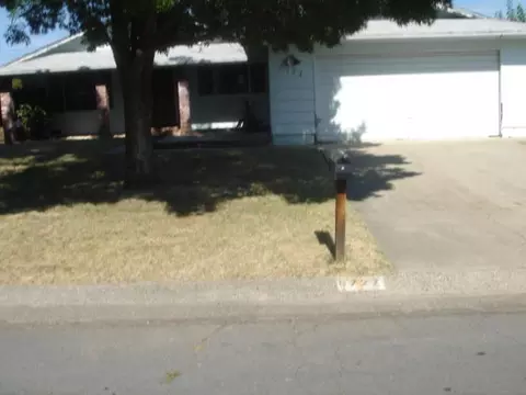 6727 Southgate Dr, Redding, CA 96001 photo 2