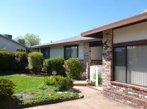 466 Woodcliff Dr, Redding, CA 96002 photo 1