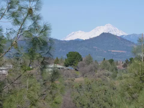 466 Woodcliff Dr, Redding, CA 96002 photo 3