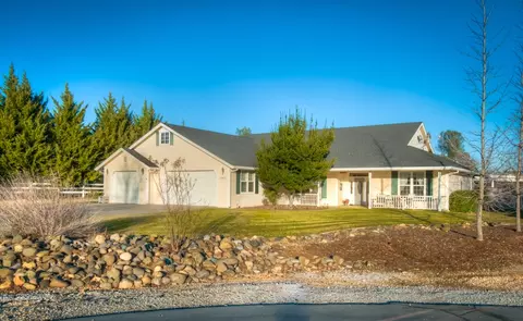 13031 Spring Lake St, Redding, CA 96003 photo 2