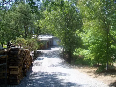 15889 Cindee Ln, Redding, CA 96001 photo 1