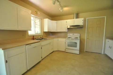 2915 Lichen Ave, Redding, CA 96002 photo 2