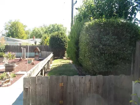 2105 Sycamore Dr, Redding, CA 96001 photo 29
