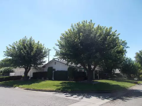 2105 Sycamore Dr, Redding, CA 96001 photo 3