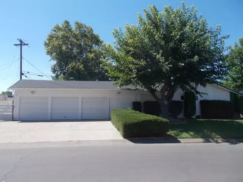 2105 Sycamore Dr, Redding, CA 96001 photo 1