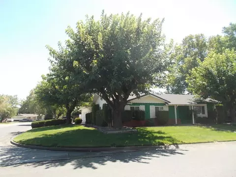 2105 Sycamore Dr, Redding, CA 96001 photo 4