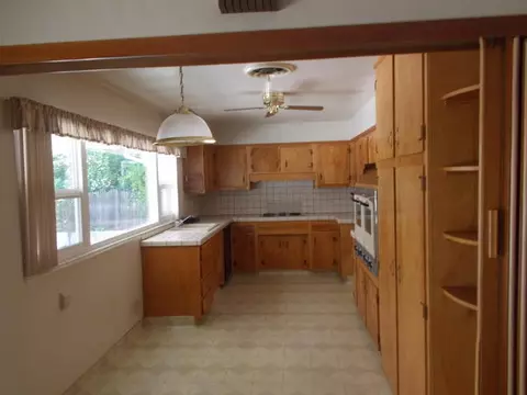 2105 Sycamore Dr, Redding, CA 96001 photo 9