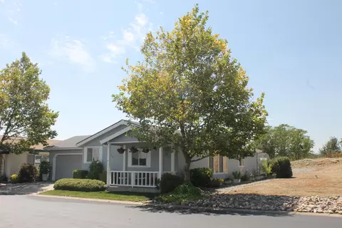 882 Butternut Trl, Redding, CA 96003 photo 2