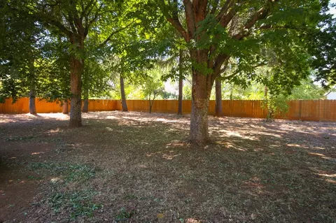 4928 Alta Camino Dr, Redding, CA 96002 photo 4