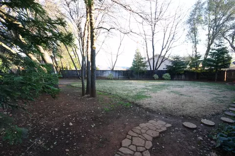 4018 Brittany Dr, Redding, CA 96002 photo 7