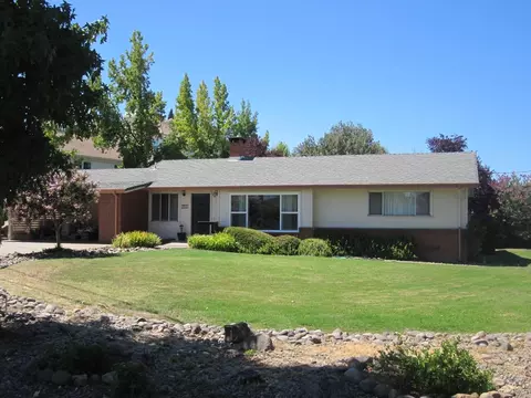 900 Overhill Dr, Redding, CA 96001 photo 1