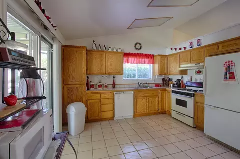 1340 Peach St, Red Bluff, CA 96080 photo 9