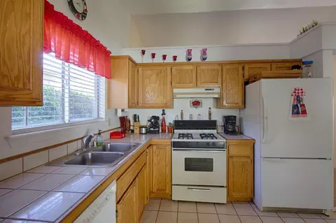 1340 Peach St, Red Bluff, CA 96080 photo 8